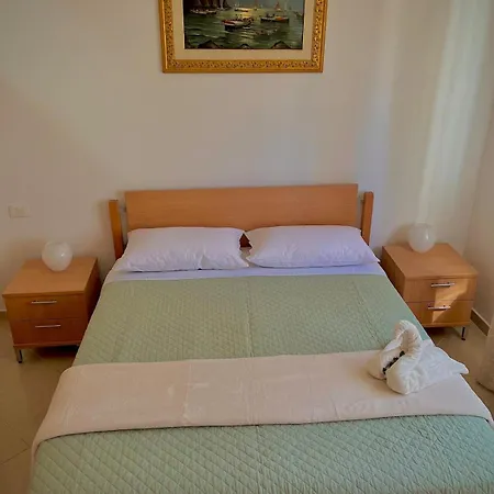 Tatil Evi Decia's House A Due Passi Dalla Metro A Roma