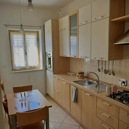 Decia's House A Due Passi Dalla Metro A Tatil Evi *